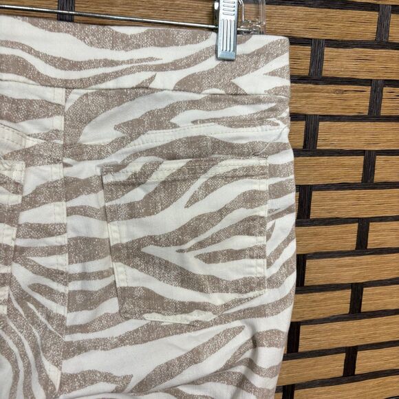 Chico’s Tan And White Zebra Print Pull On Capris Size 0.5 (Size 6) - Picture 3 of 7